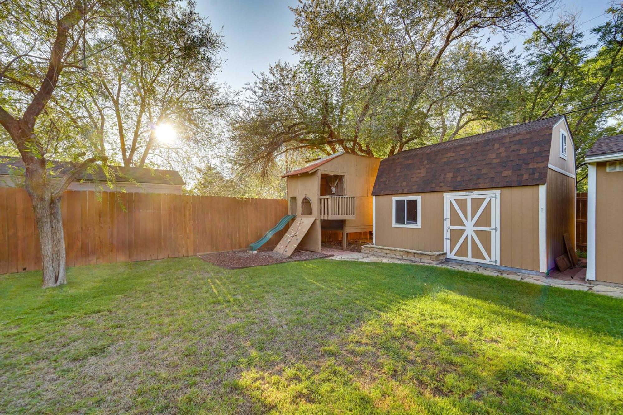 Lovely Lubbock Home With Furnished Deck And Grill Eksteriør bilde